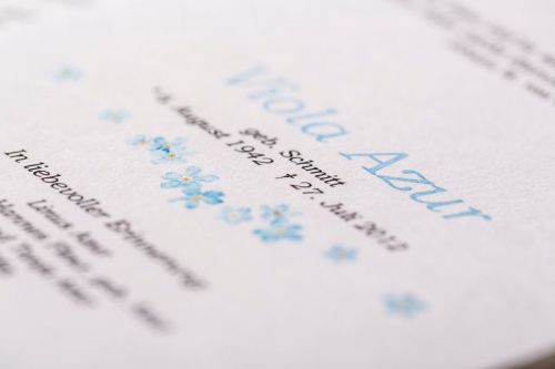 Trauerdruck mit Verzierungen