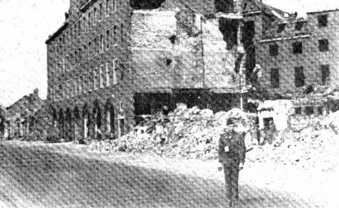 Das, durch den Krieg, teilweise zerstörte Volkshaus