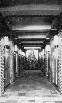 Eingang zu den Aufbahrungsräumen des GE·BE·IN im Volkshaus.